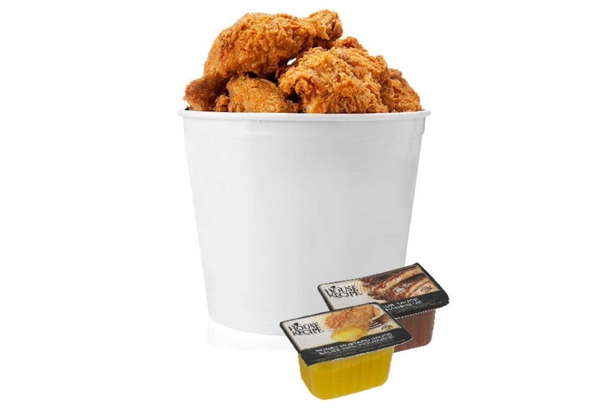 GAME TIME FRIED CHICKEN BUCKET