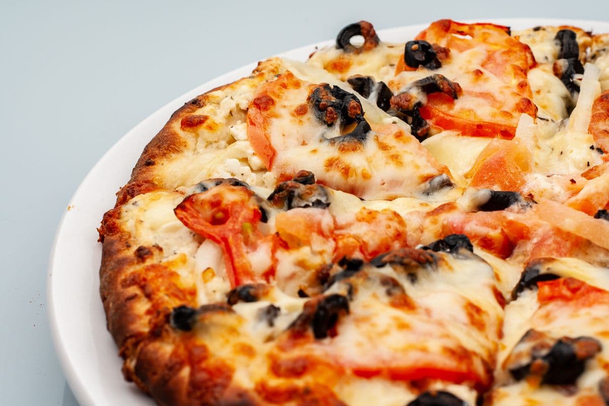 13" Greek Pizza
