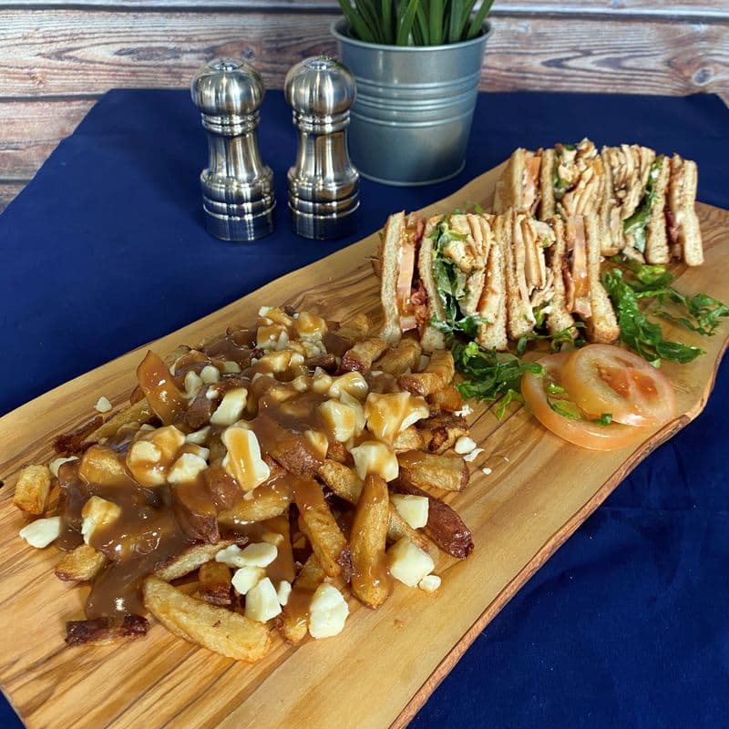 Club Sandwich Poutine