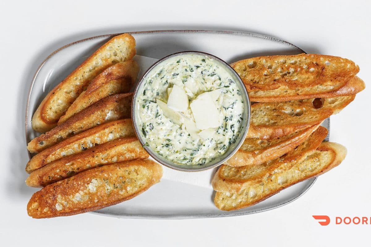 Warm Spinach & Artichoke Dip