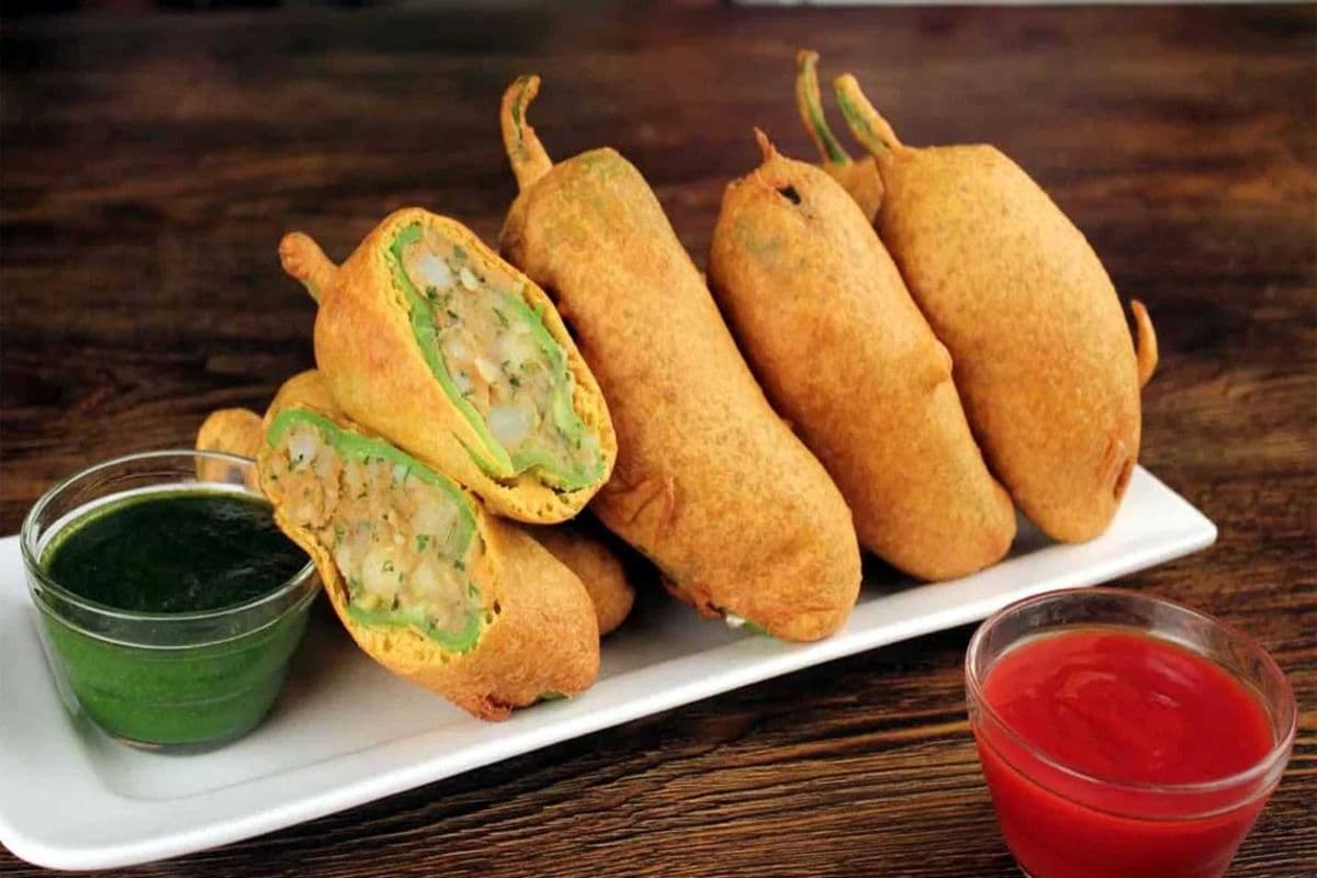 Marcha Bhajiya(Chili Pakora)
