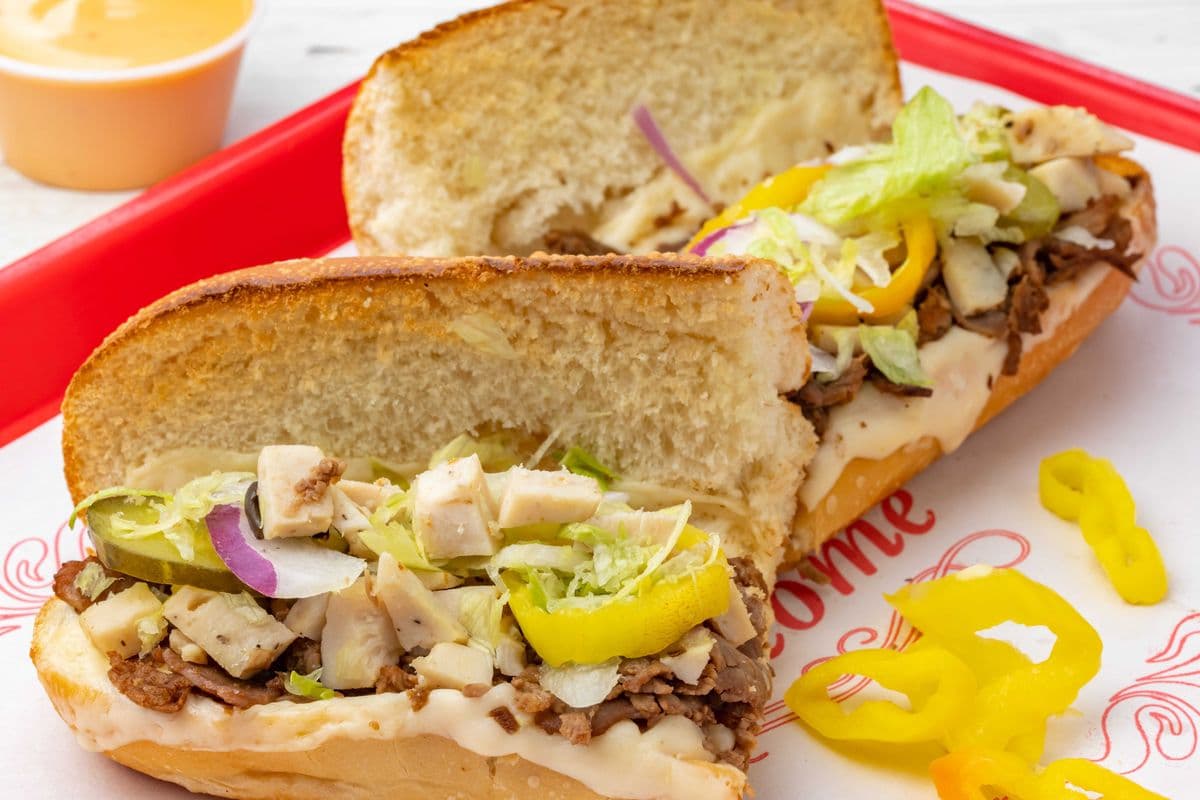 Sandwich steak et poulet / Chicken and Steak Sandwich