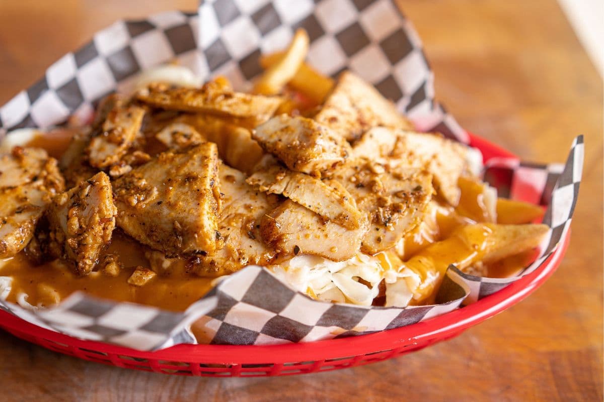 Poutine Poulet Grillé / Grilled Chicken poutine