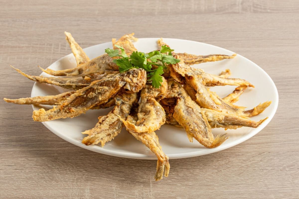 F14 Deep-Fried Small Fish 炸黄花鱼