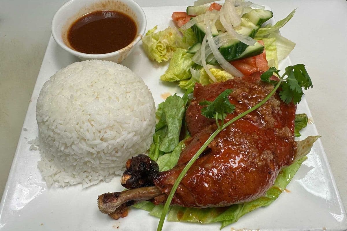 TS14. Roti Chicken with Coconut Juice (Com Ga Roti with Coconut Juice and Rau Cai Luoc or Salad)