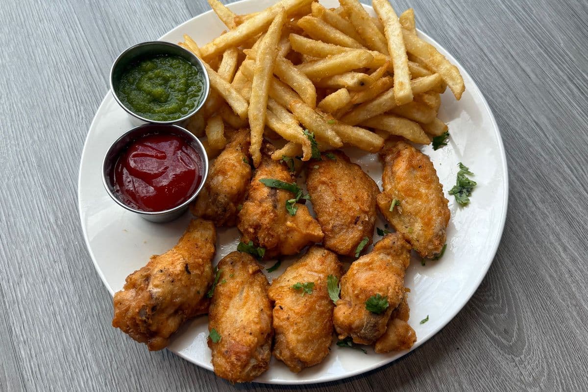 Crispy Chicken Wings (30% off)