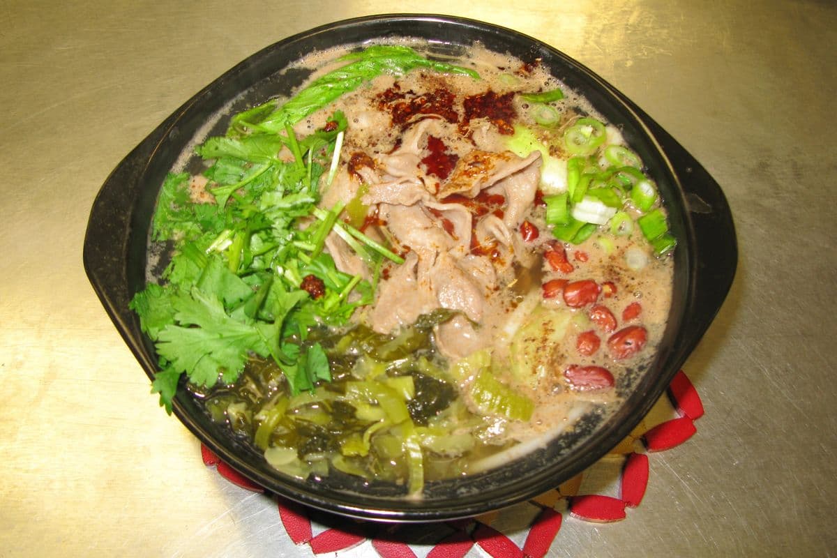 26. Sliced Beef Noodle Soup 肥牛面