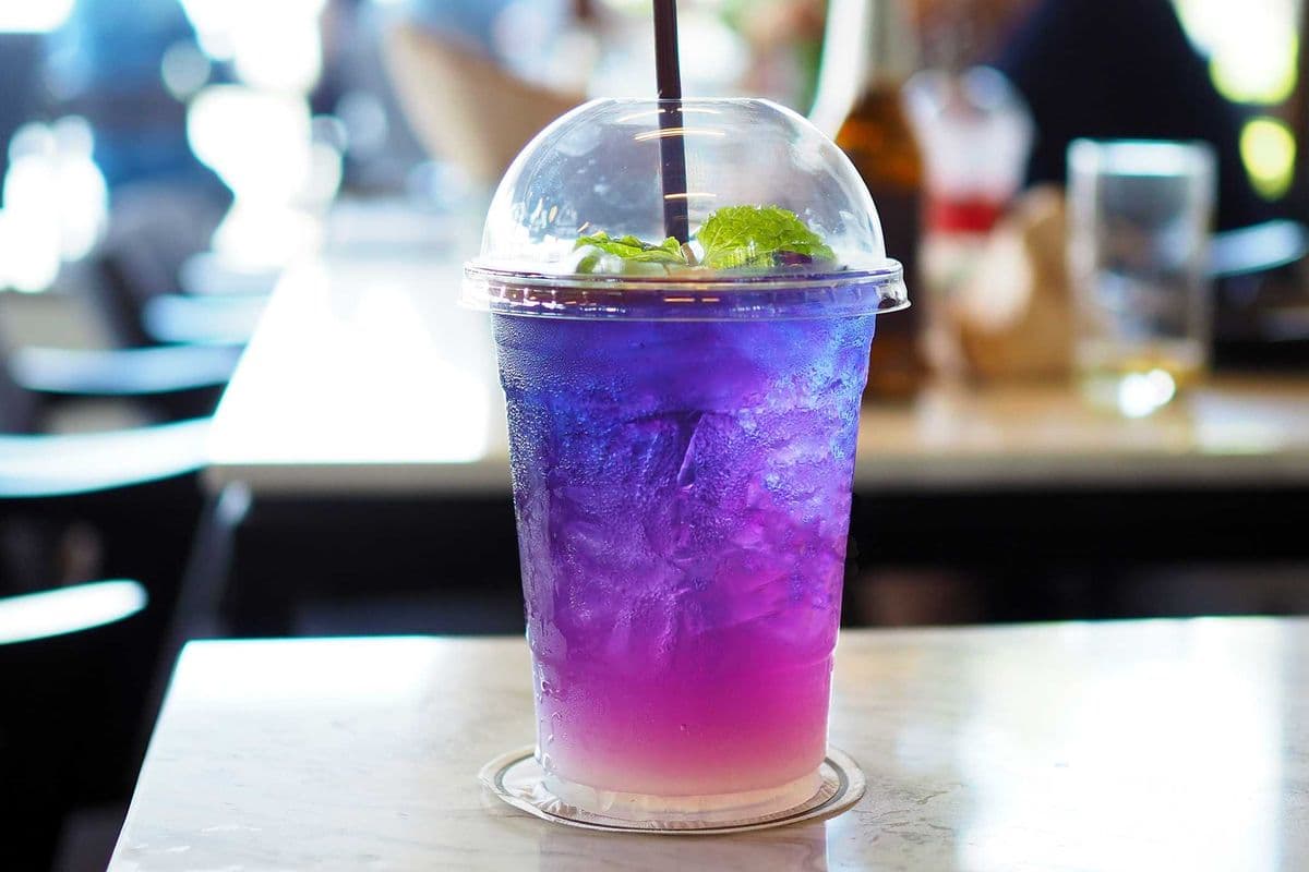 Butterfly Pea Lemonade (20 oz) (156 Cal)
