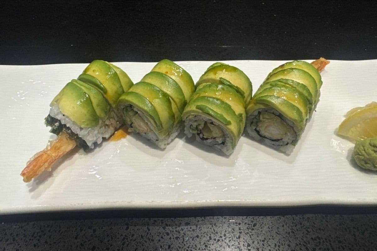 Green Dragon Roll (8 pcs)