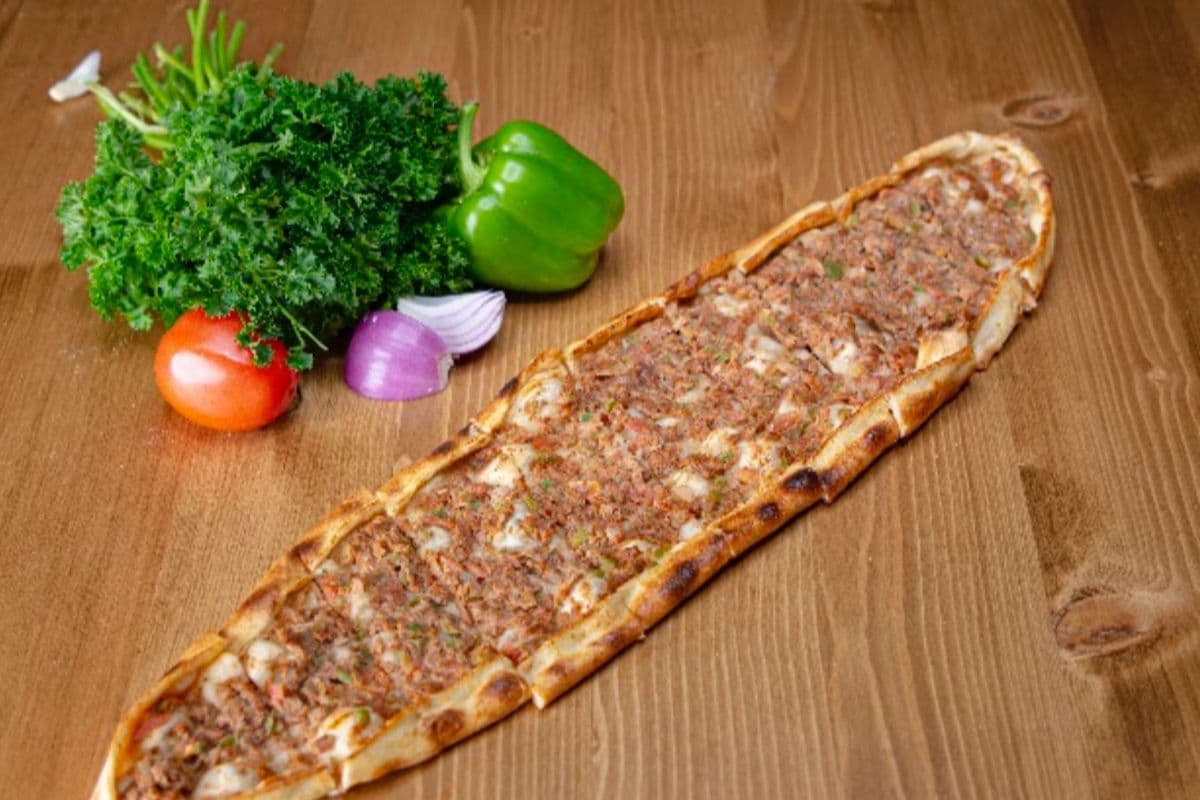 Kiymali Pide(Ground Beef and Vegetables Pide)