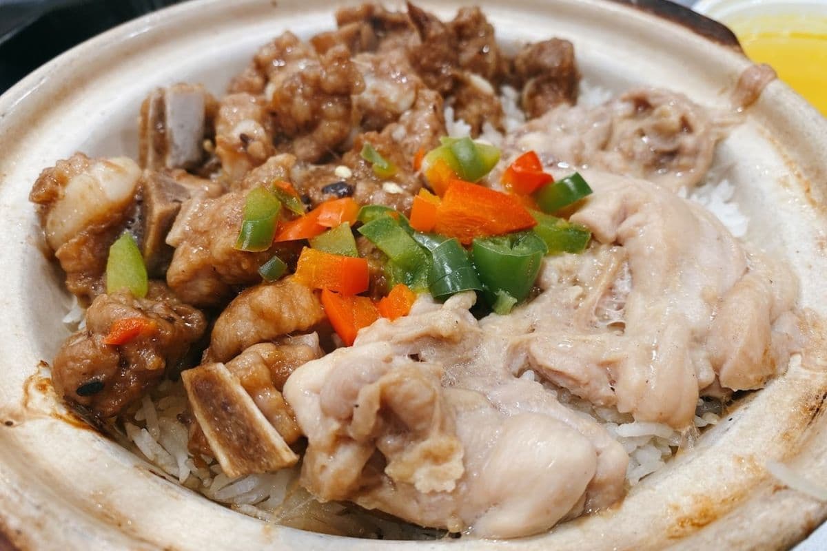 Pork Chops and Chicken Rice (排骨滑鸡瓦煲饭)