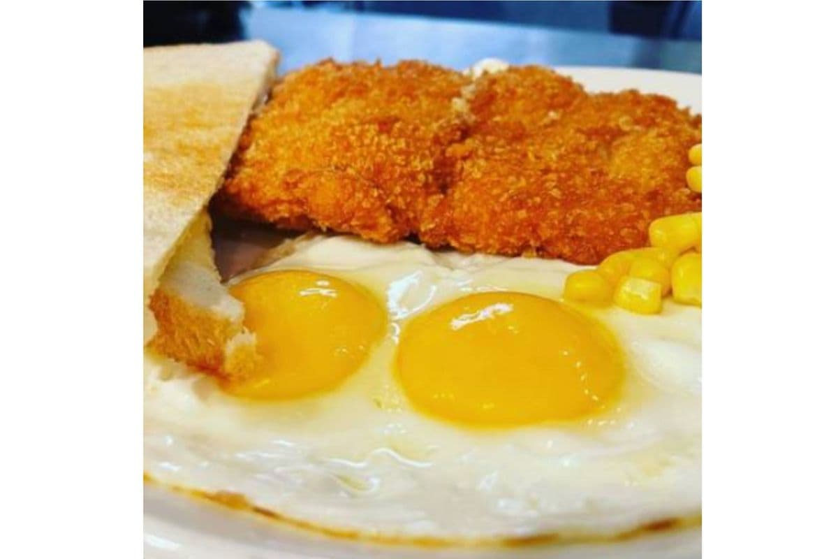 Fish Filet with 2 Fried Eggs and Toast 魚柳煎雙蛋&多士