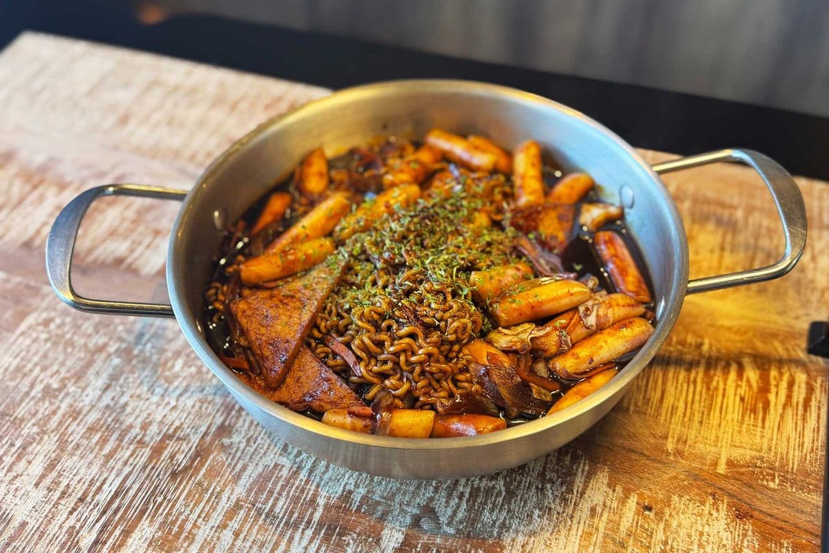 JJajang Ramyeon & Tteokbokki|짜장 라볶이