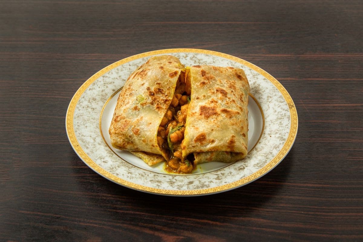 Jerk chicken roti