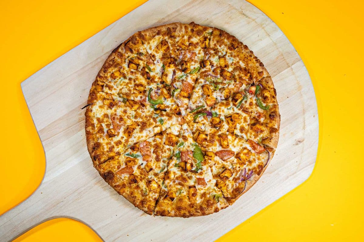 14" Large Hometown Butter Paneer Pizza