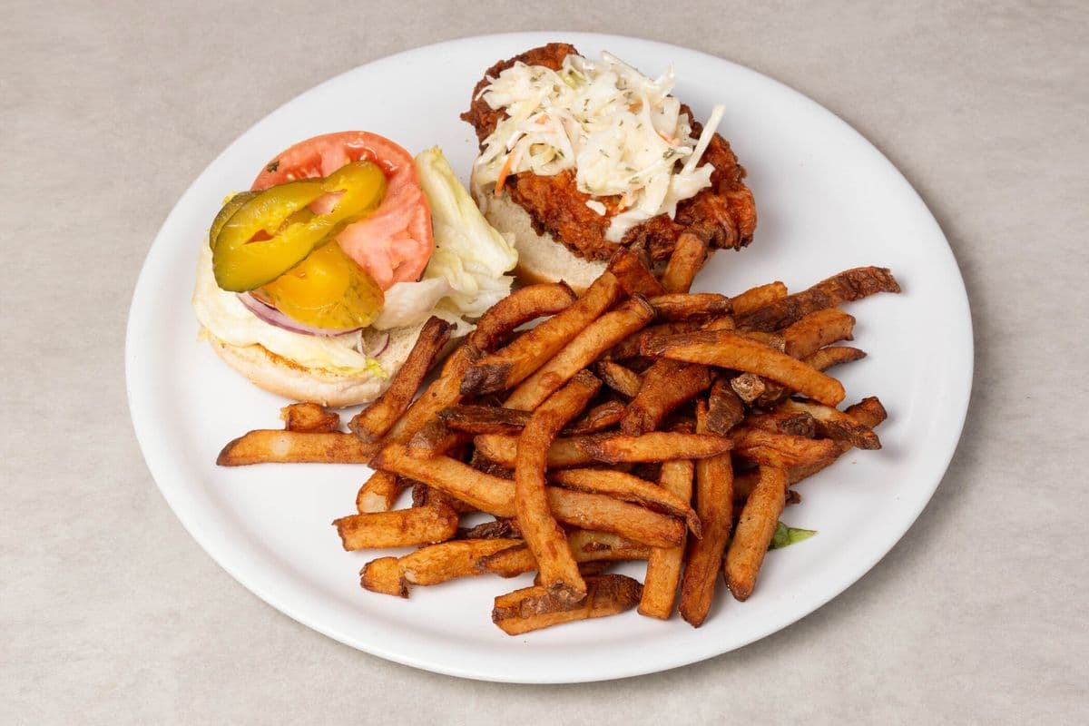 Seul burger au poulet croustillant / Crunchy Chicken Burger Alone
