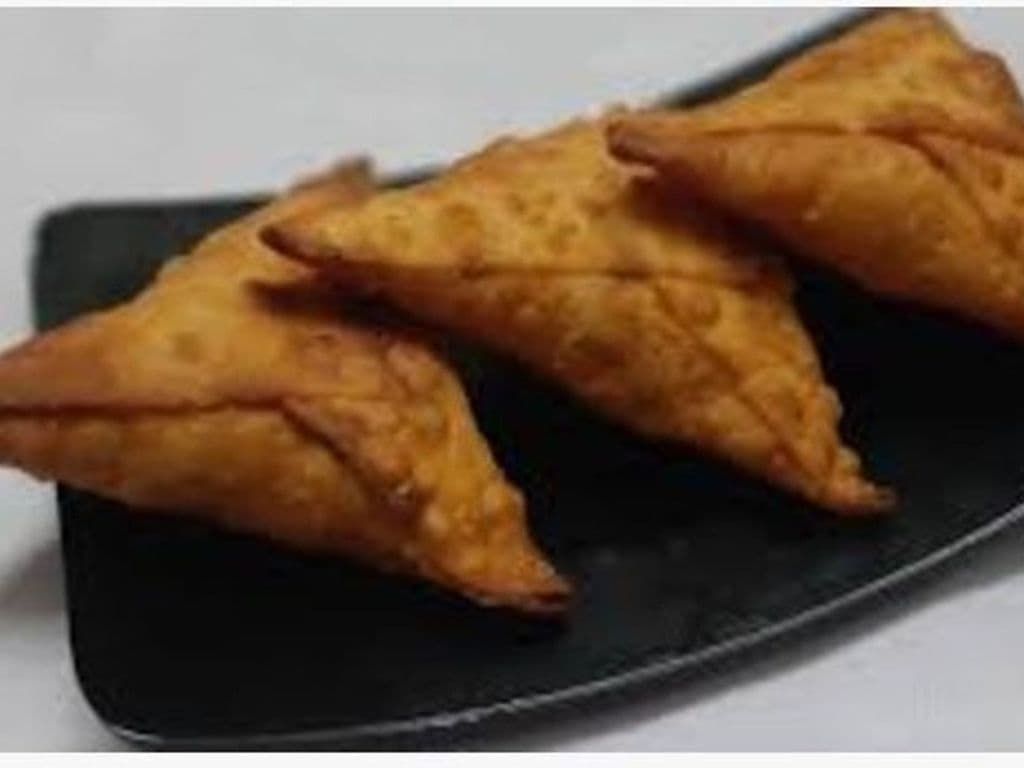 Theatre Samosa ( 4 Pcs)