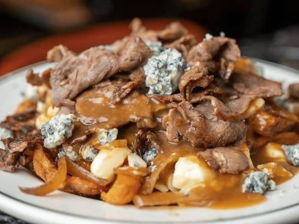 NOIR & BLEU POUTINE/ BLACK & BLUE POUTINE
