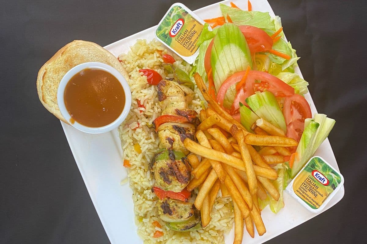Brochette de poulet / Chicken Skewer Meal