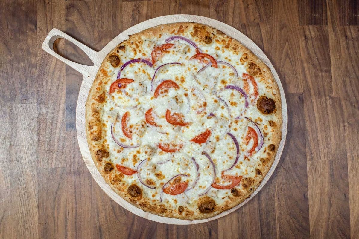 Alfredo Chicken Pizza (12" Medium)