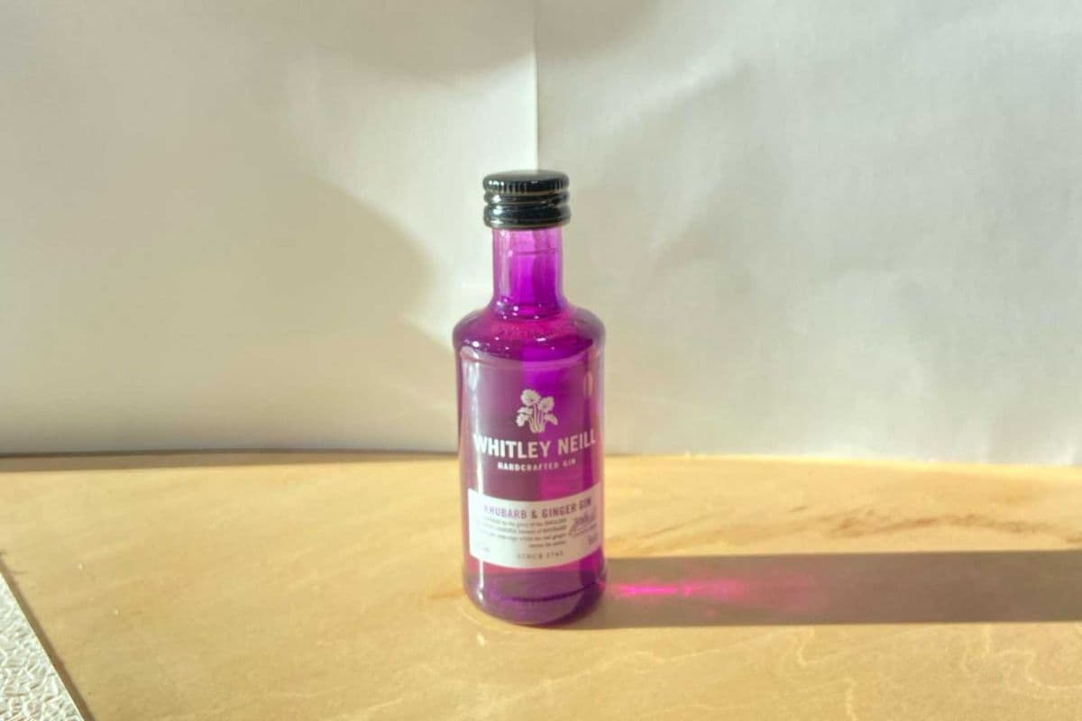 WHITLEY NEILL RHUBARB & GINGER GIN MINI (1 x 50 ML)