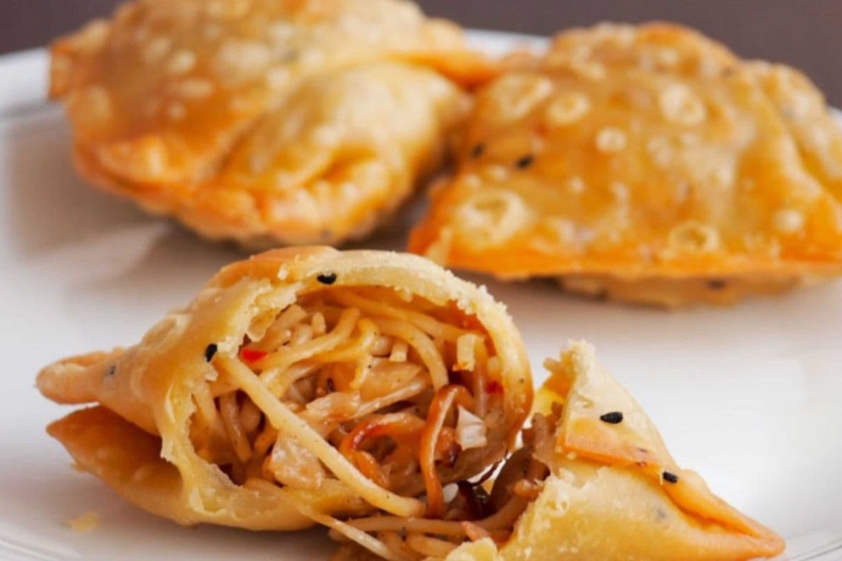 Noodle Samosa (1 pc)