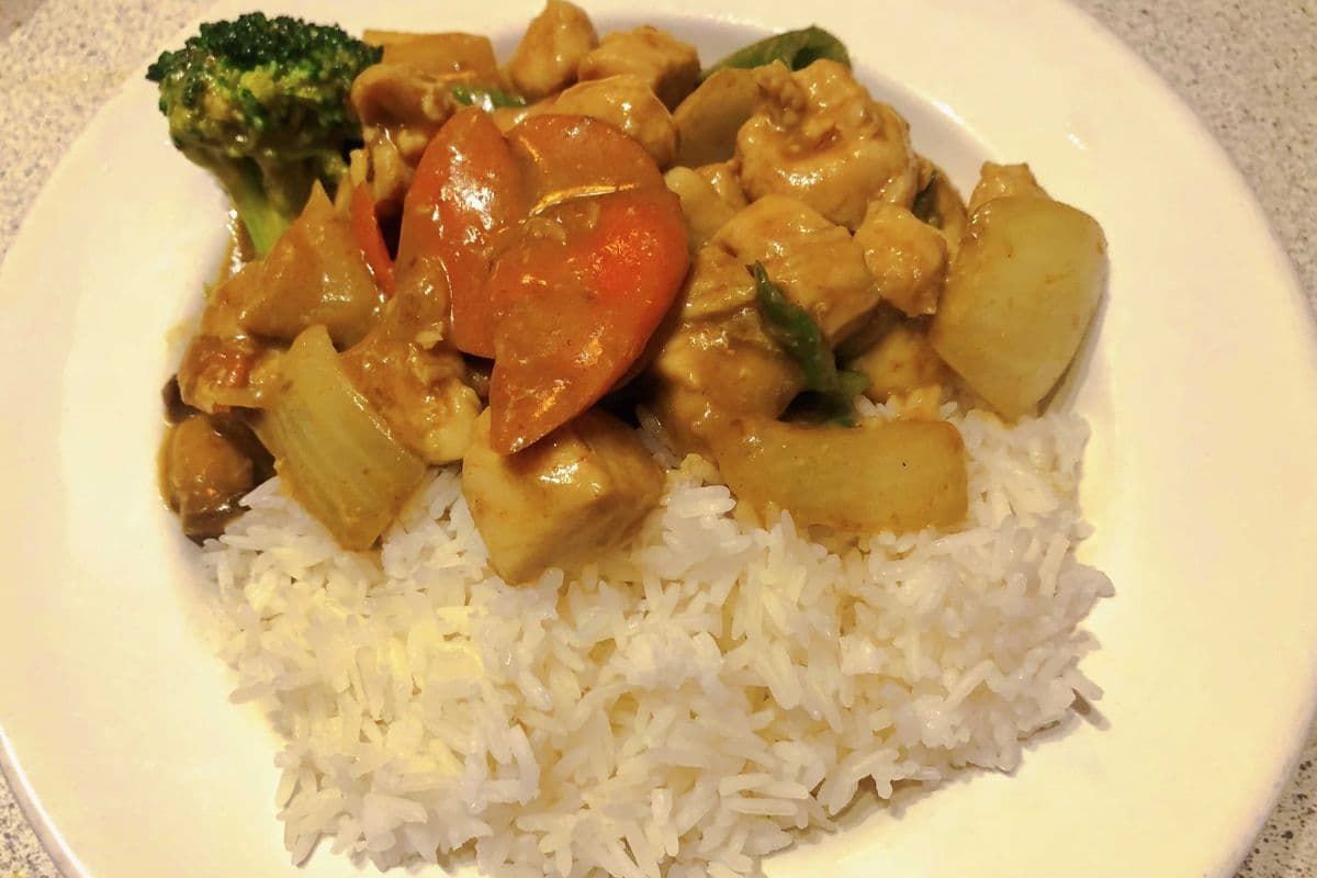 4. Curry Chicken with Rice 咖喱鸡饭