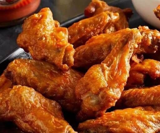 Chicken Wings with Fries / Ailes de poulet avec frites