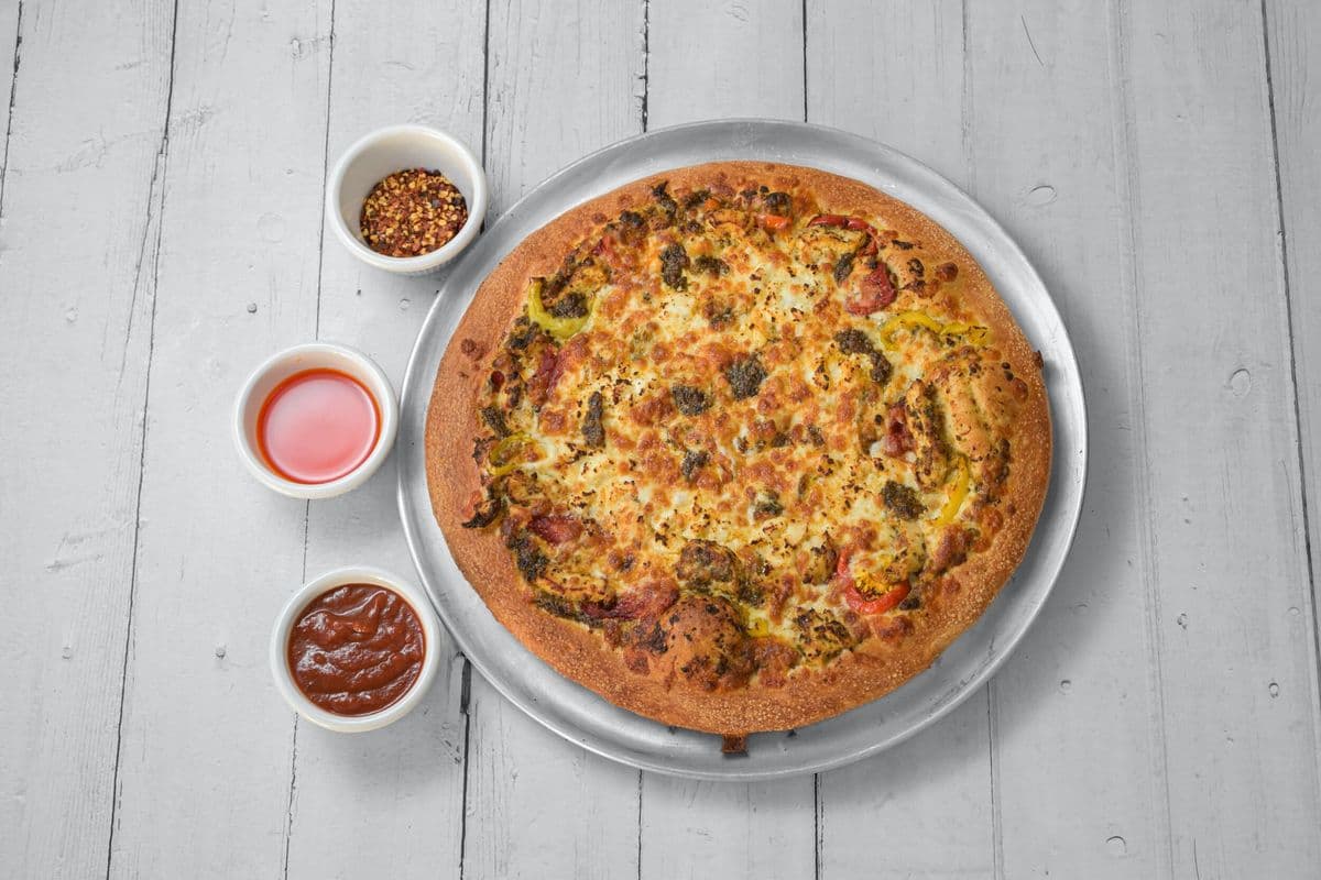 16'' Pesto Chicken Pizza