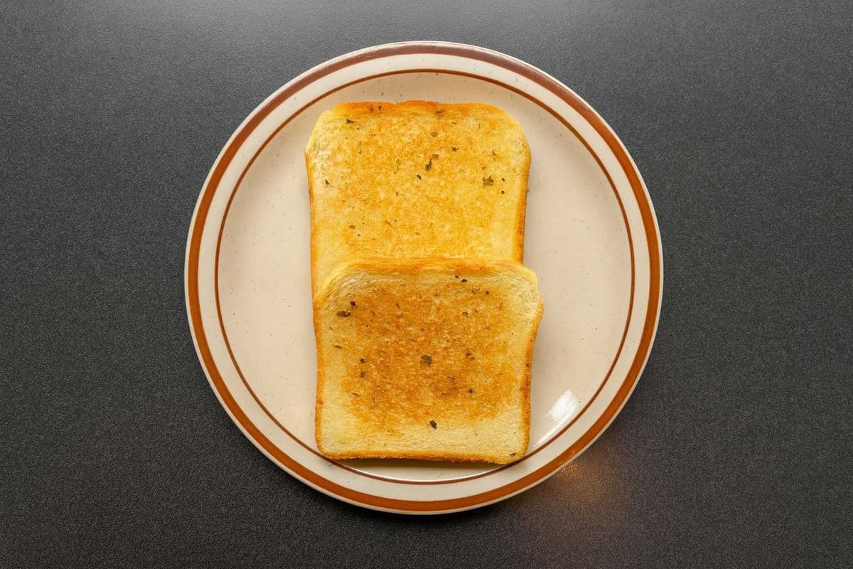 9. Garlic Toast (2Pcs)