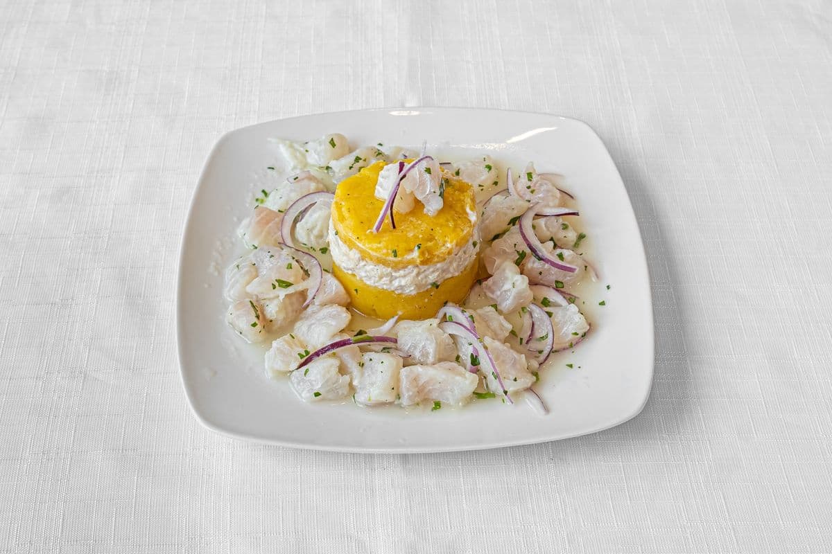 Causa de atún acevichada