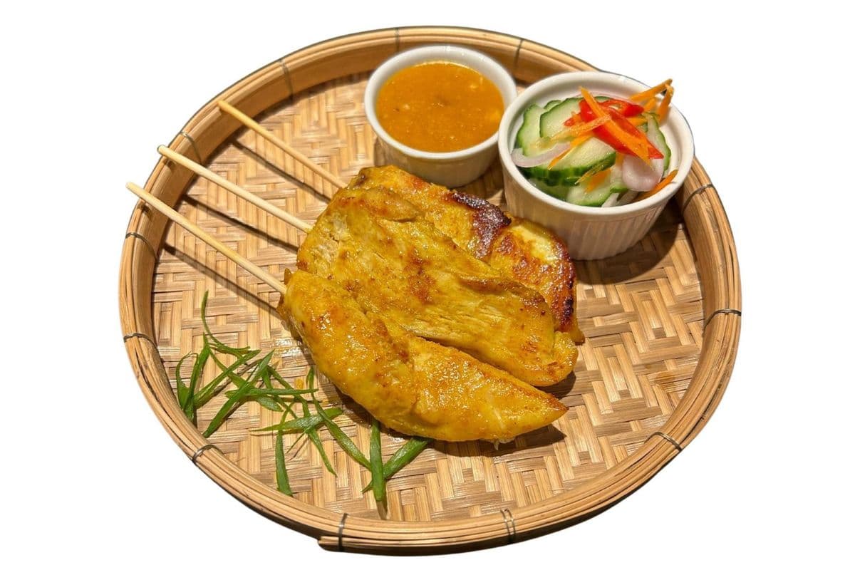 E5. Thai satay au poulet (3 mcx) / E5. Chicken Thai Satay (3 Pcs)