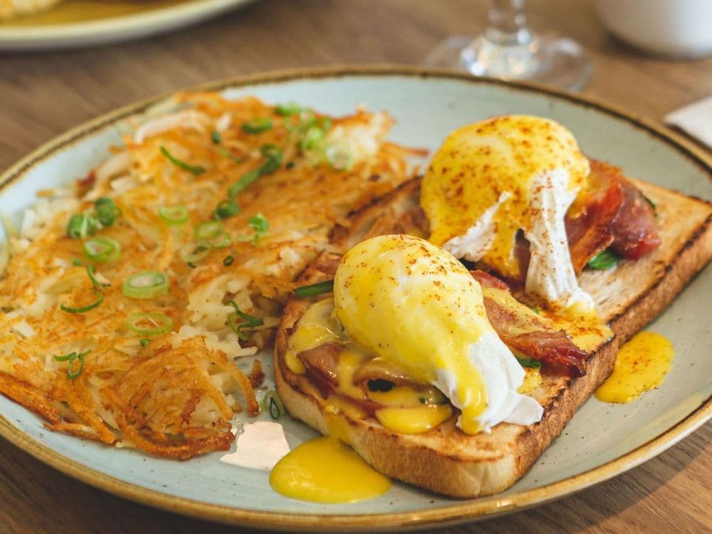 Canadian Benedict (Bacon, Tomato, Spinach)