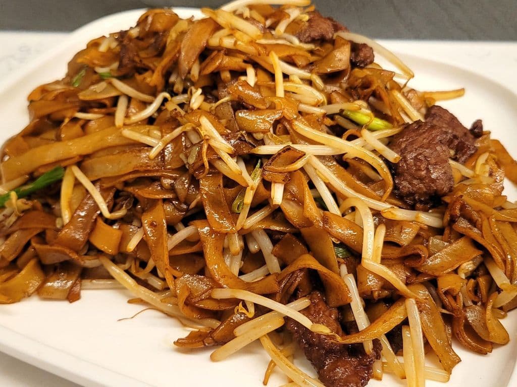 N1b Beef Fried Rice Noodle 港式干炒牛河