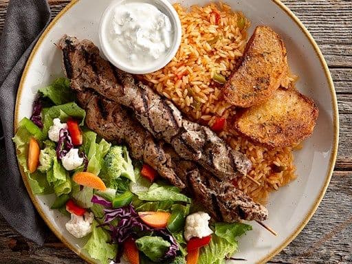 Assiette de souvlakis de porc / Pork Souvlaki Plate