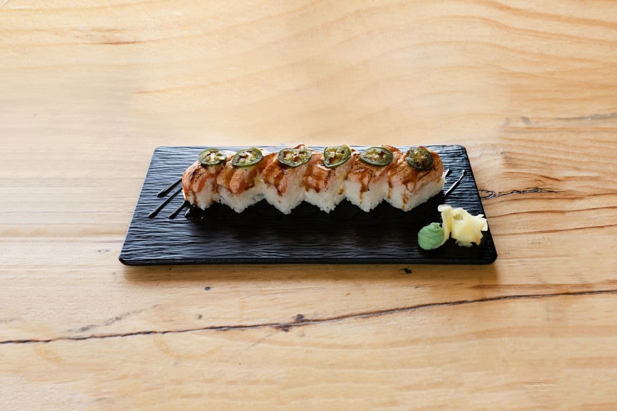 Aburi Salmon Oshi (6 pcs)