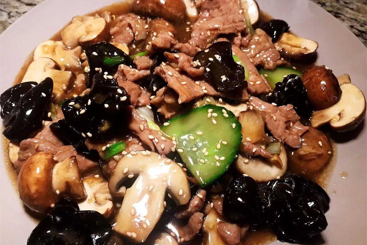 3. Pork Fried with Mushrooms 蘑菇肉片