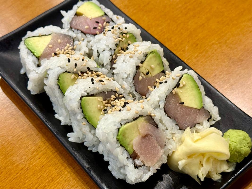 Tuna & Avocado Roll (8 pcs)