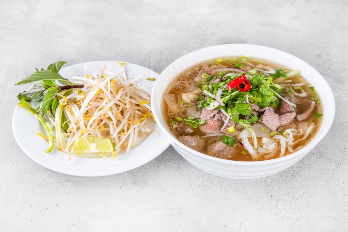 101. House Special Rice Noodle Soup (Phở đặc biệt)