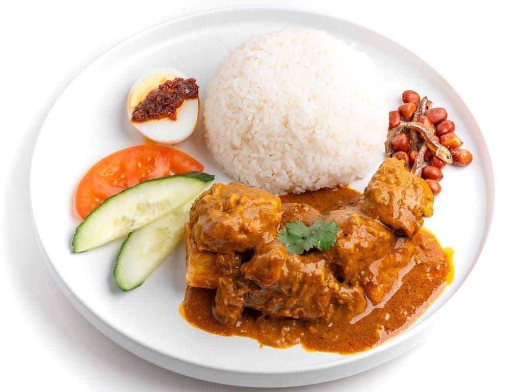R5. Kari Lembu on White Rice 马 拉 咖 喱 牛 腩 饭
