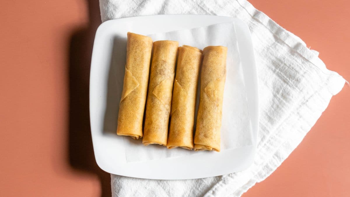 1. Spring Rolls (4 pcs)