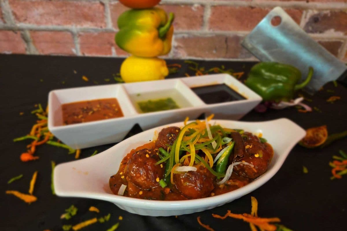 Chilli Garlic Fried Momos (veg)