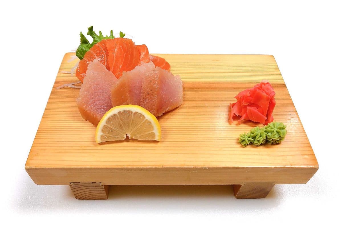 Tuna and Salmon Sashimi (6 pcs)