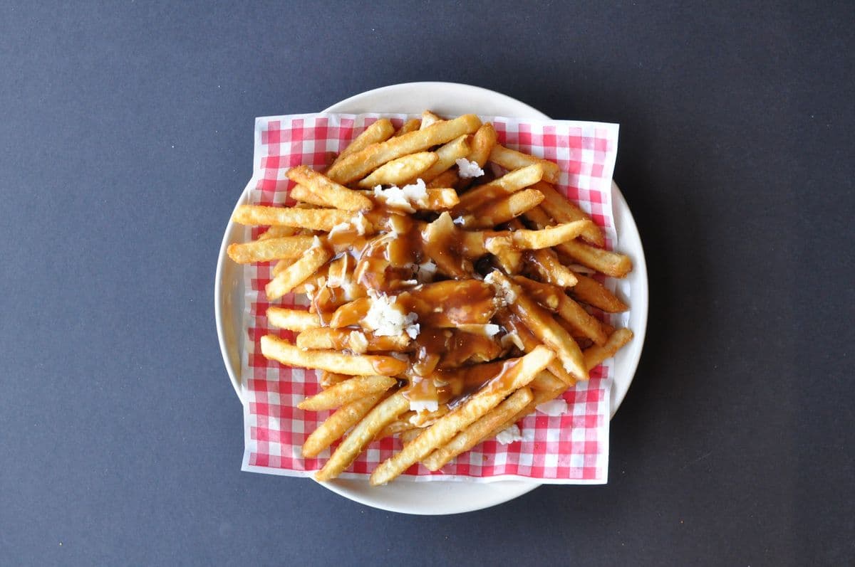 F11. Poutine