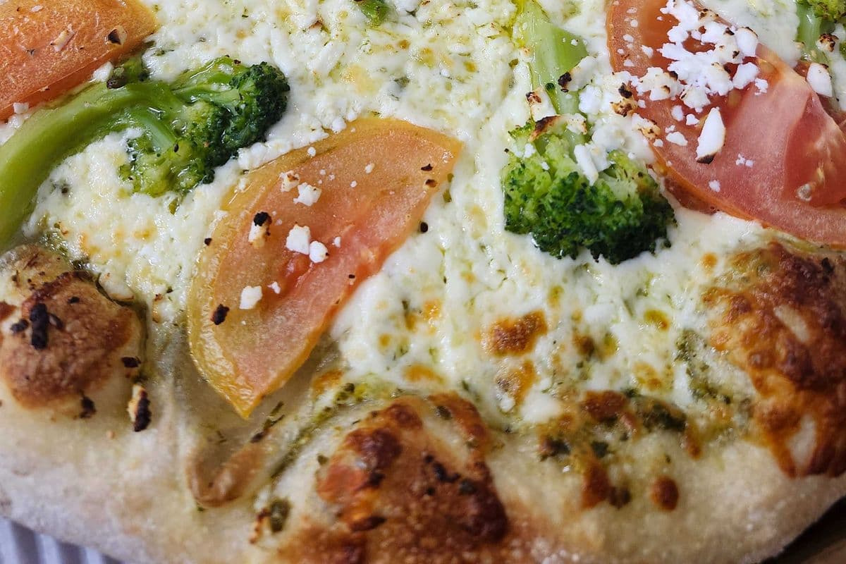 16. 14" Large Bianca Pizza
