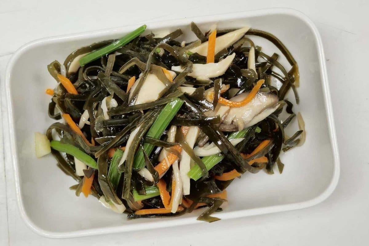【NEW】Marinated Kelp Silk, Celery, Carrot and Shiitake Mushroom 涼拌三絲