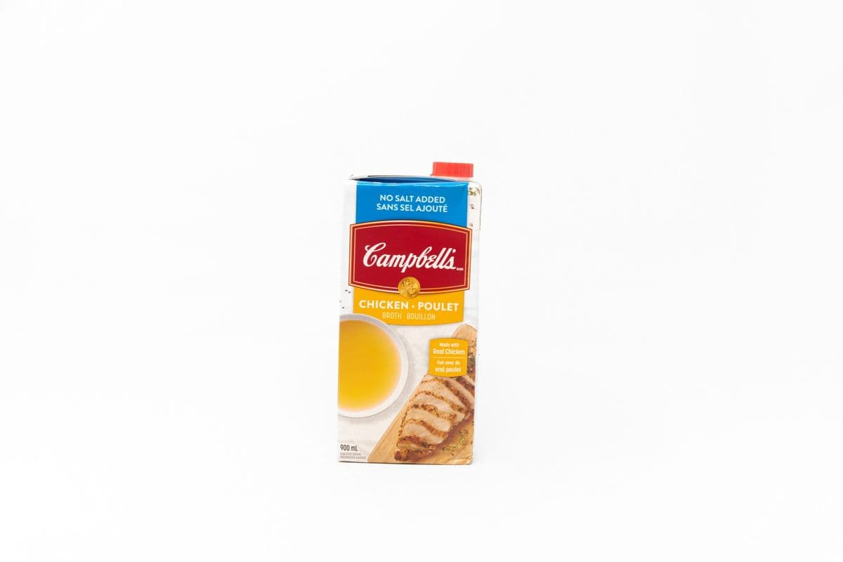 Campbell's No Salt Added Chicken Broth (900 ml)