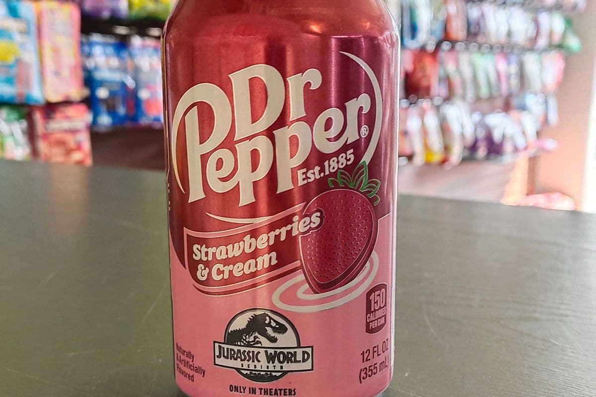 Dr Pepper Strawberry Cream Can (355 ml) (355ml)
