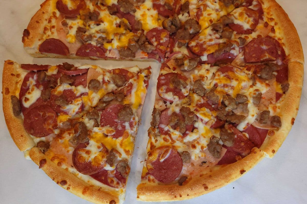 Small Meat supreme + FREE DRINK