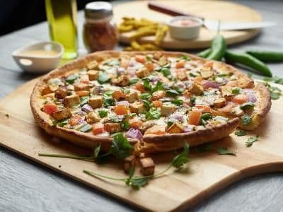 12" Medium Paneer Tikka Masala Pizza Twist